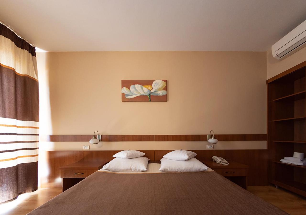 Hotel Crisana Arad Luaran gambar