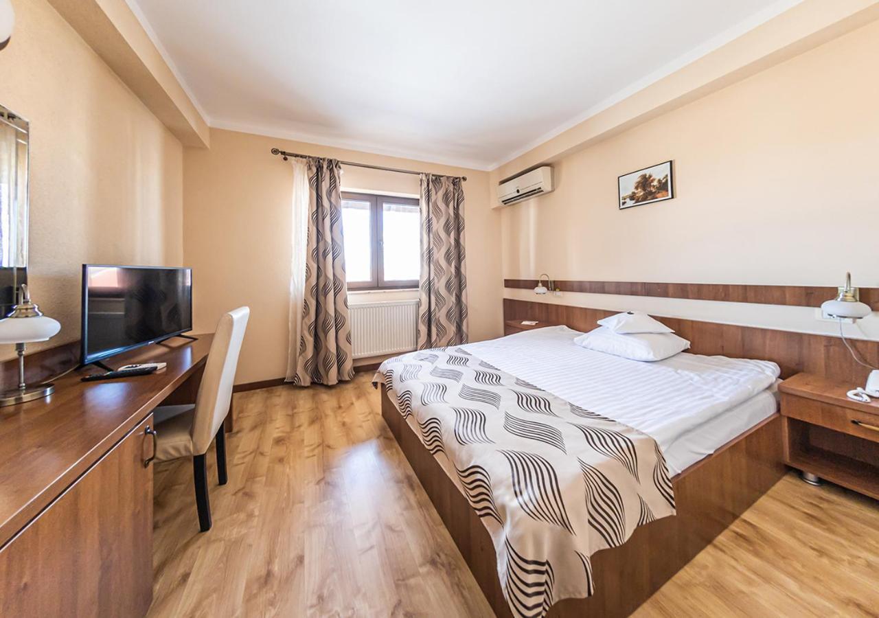 Hotel Crisana Arad Luaran gambar
