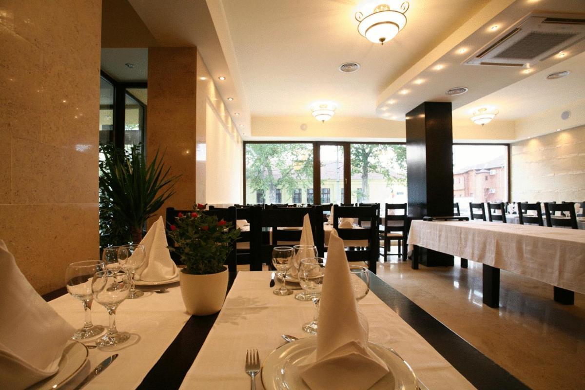 Hotel Crisana Arad Luaran gambar