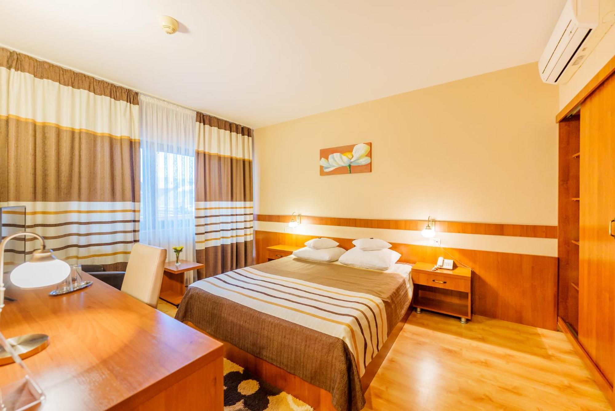 Hotel Crisana Arad Luaran gambar