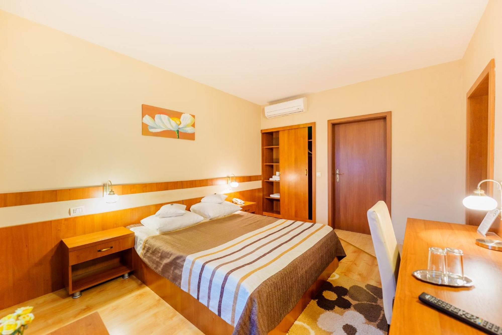 Hotel Crisana Arad Luaran gambar