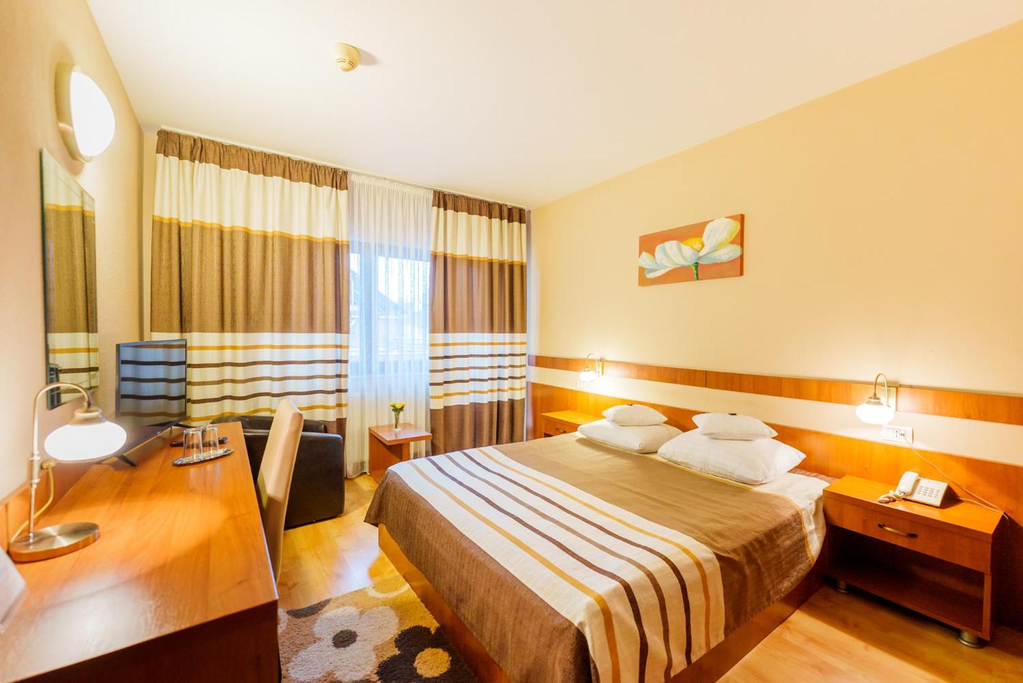 Hotel Crisana Arad Luaran gambar