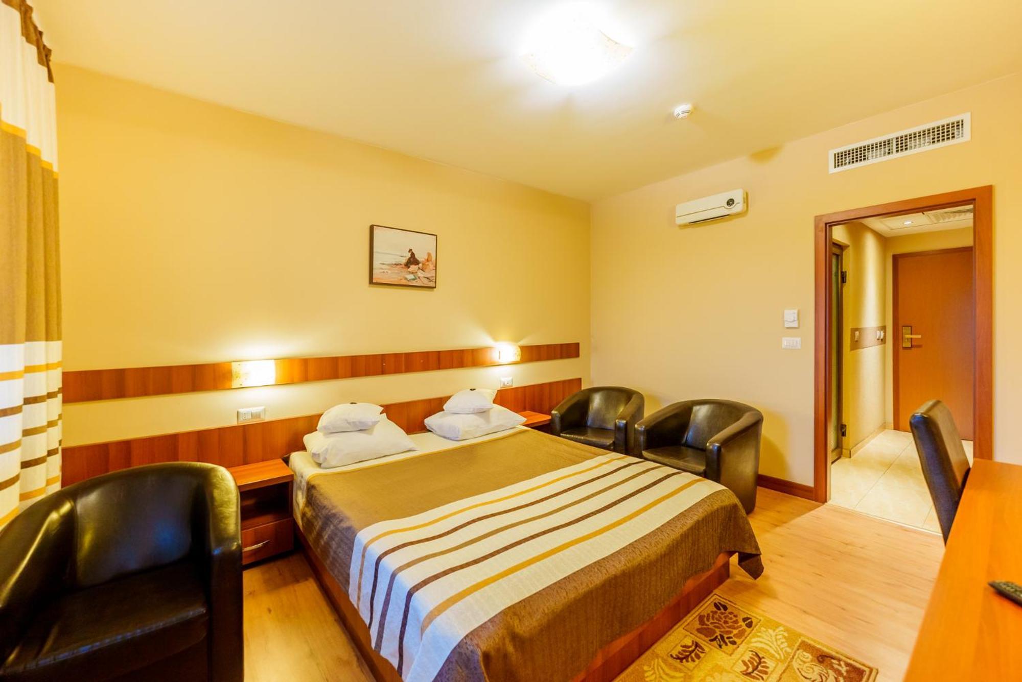 Hotel Crisana Arad Luaran gambar